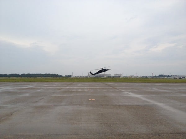 UH-60Jが飛び立ちます