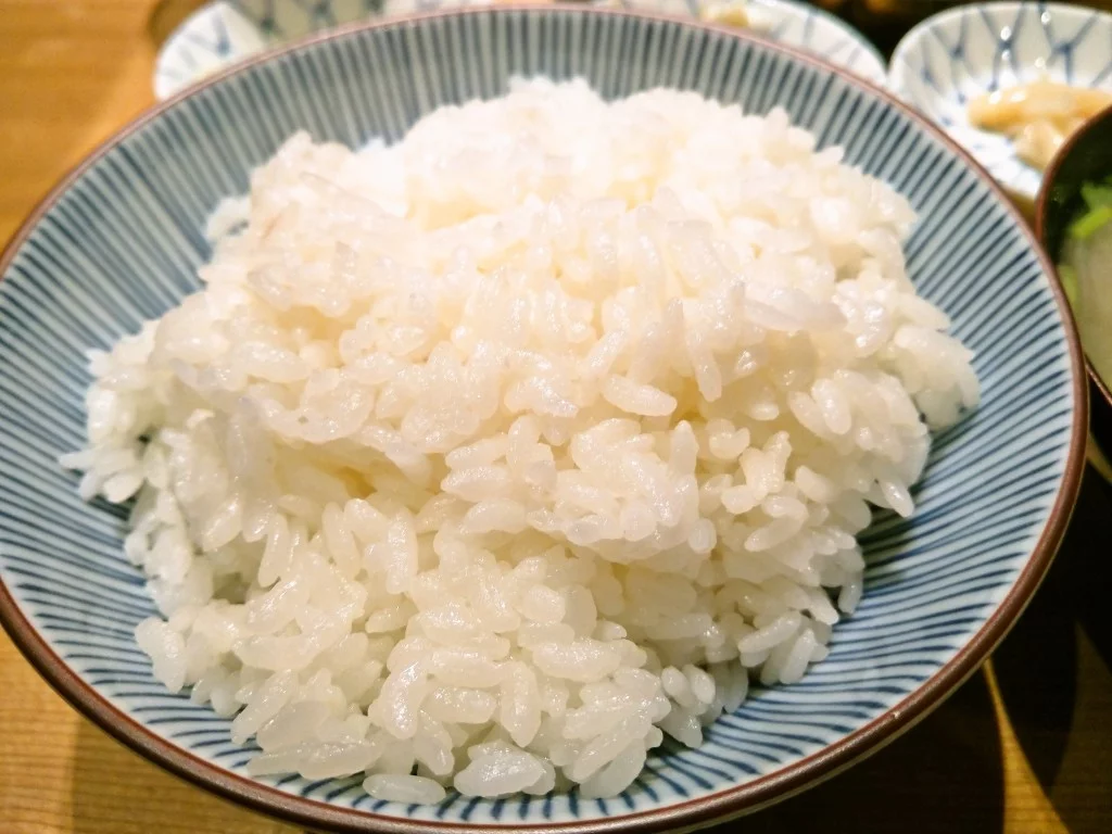 並ばなければ満足度が高いコスパ最高の天ぷら定食 ～ 日本橋 天ぷらめし 金子半之助