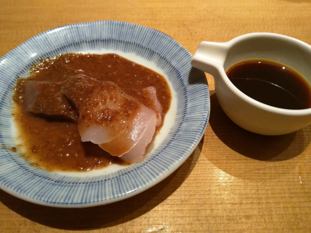 行列ができるコスパの高いぜいたく丼 ～ 日本橋 海鮮丼 つじ半