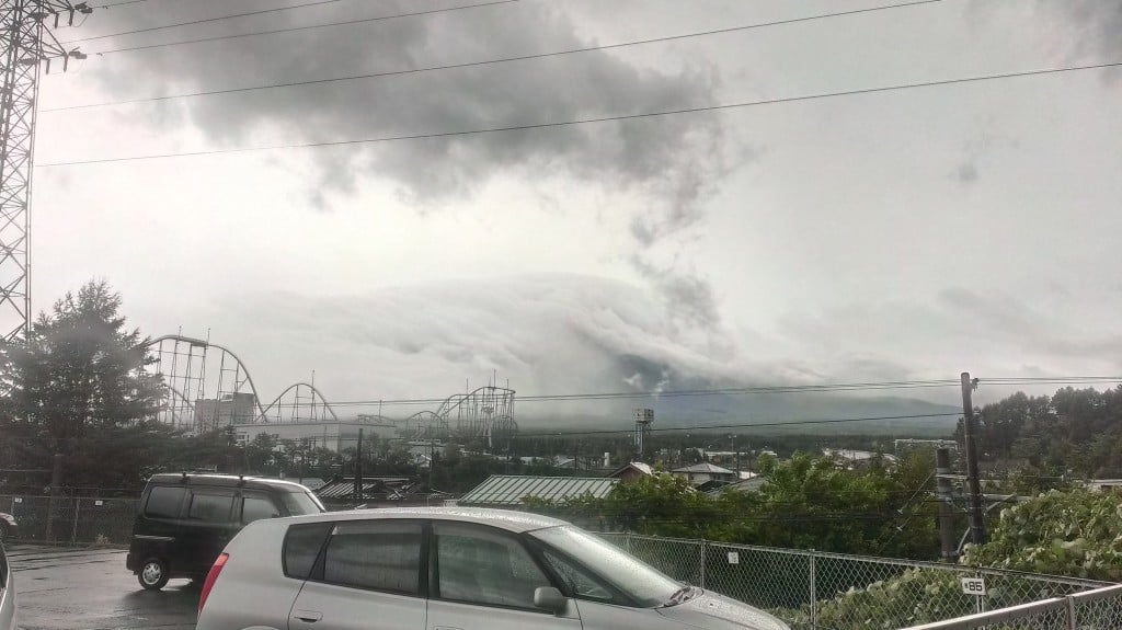 台風の時の富士山