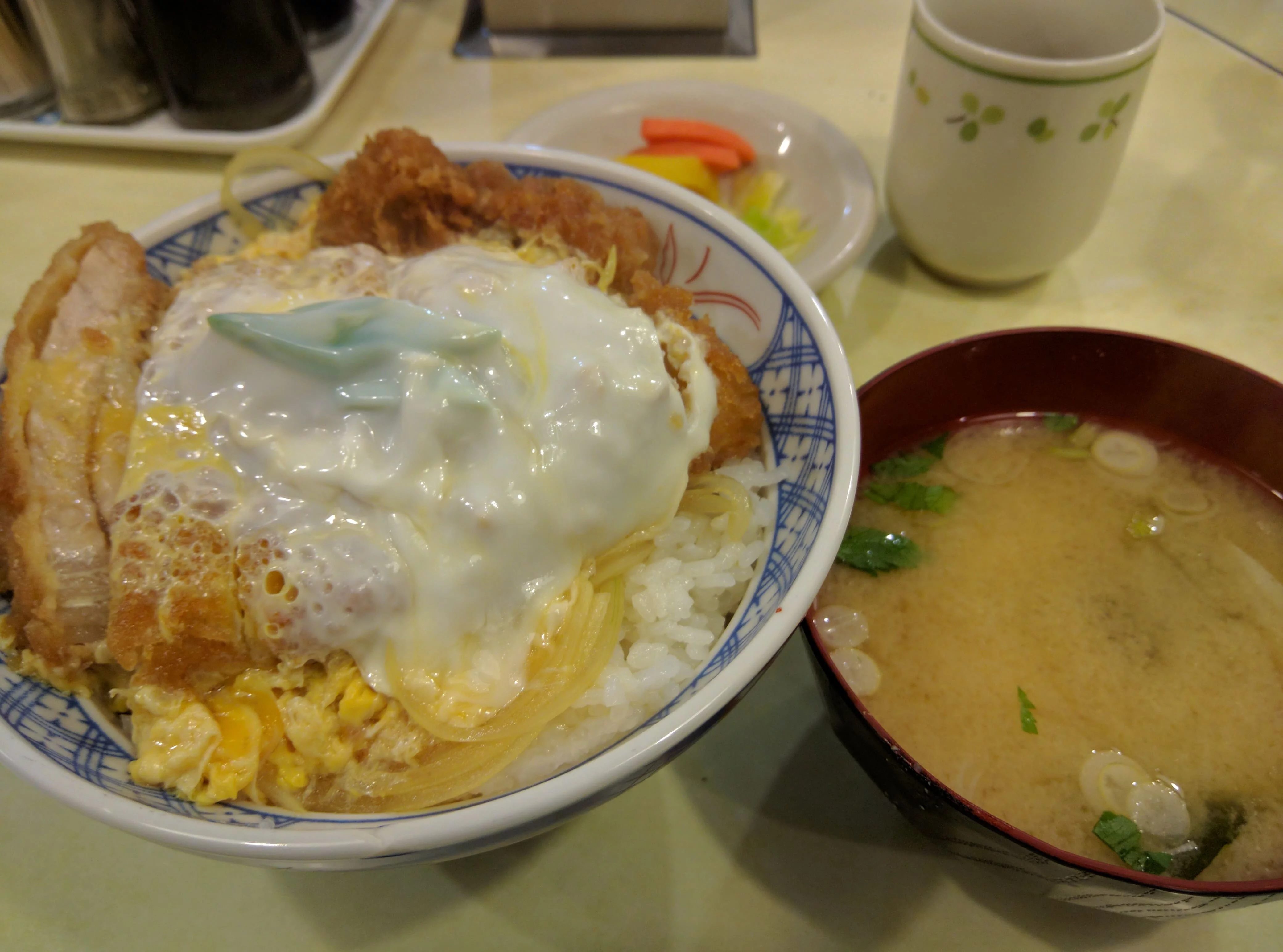昭和な雰囲気のコスパの高いとんかつ&かつ丼 ～ 有楽町 交通会館 あけぼの