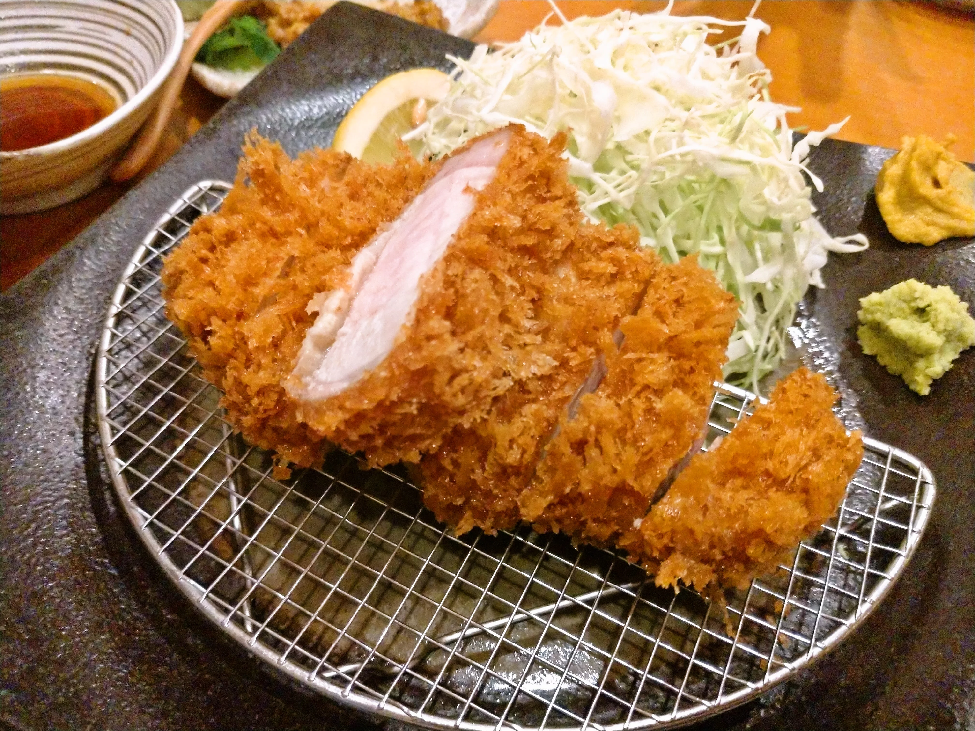 名店の正統派な美味しいトンカツ ～ 両国 はせ川